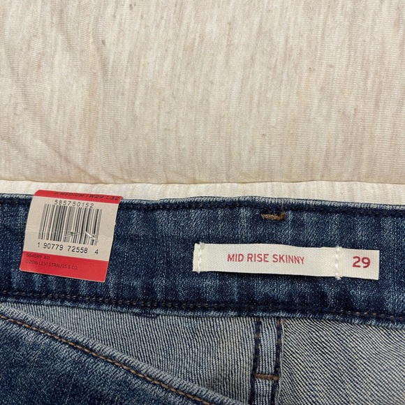 New W/Tags  Mid Rise Skinny Levi’s 8 (29x32) - Picture 7 of 13